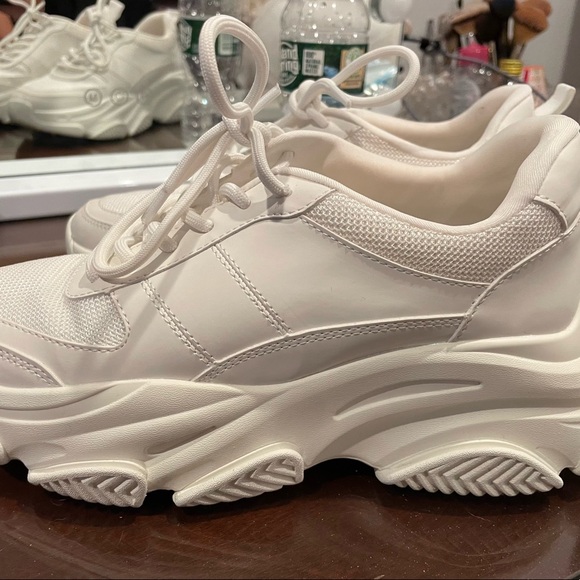 steve madden sneaker - Picture 3 of 3